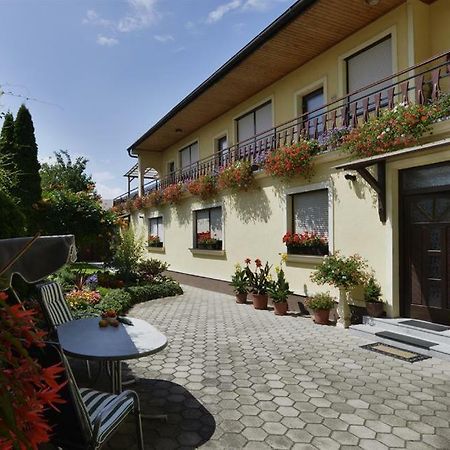 Blumenhof Wegleitner Hotel Illmitz Buitenkant foto